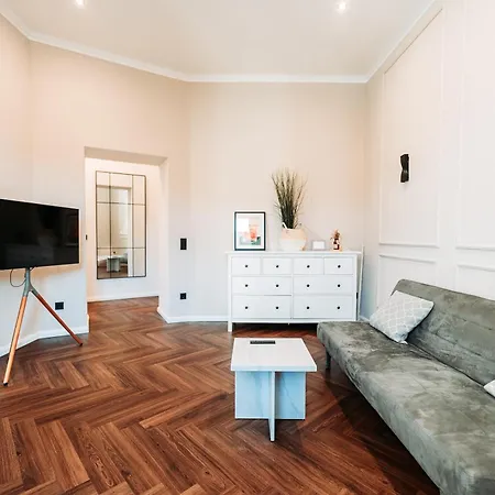 Stylisches Mit Schlafzimmer & Wohnzimmer Lejlighed