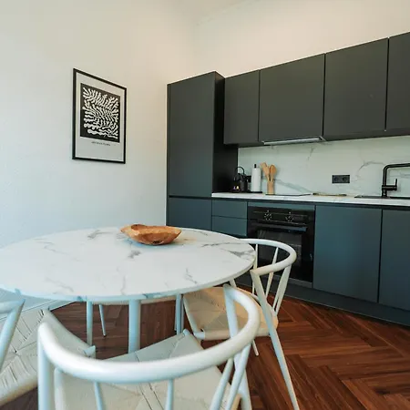Apartment Stylisches Mit Schlafzimmer & Wohnzimmer