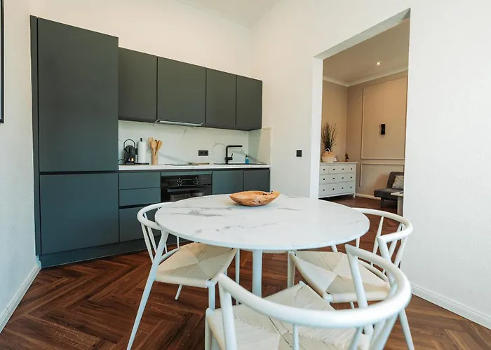 Stylisches Mit Schlafzimmer & Wohnzimmer Coblença